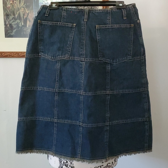 Frayed edge, A line denim skirt - Picture 5 of 9
